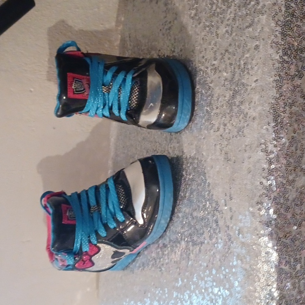 Girls size 3 Monster High High top sneakers
